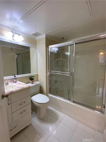 2nd Bathroom.