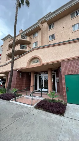 11410 Brookshire Avenue 120, Downey, California 90241