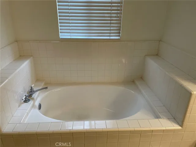 909 Muirfield Drive, Newport Beach, California 92660