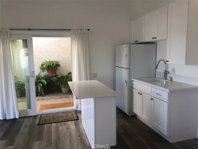 Detached bonus room or guest house with upstairs loft and bathroom.