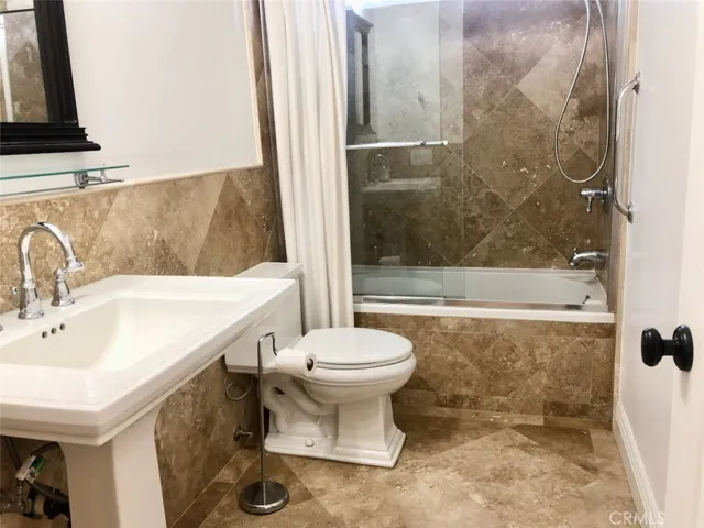 Upstairs bathroom with tub/shwer