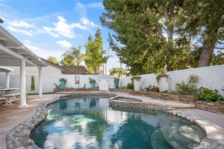 Enjoy this beautiful backyard!