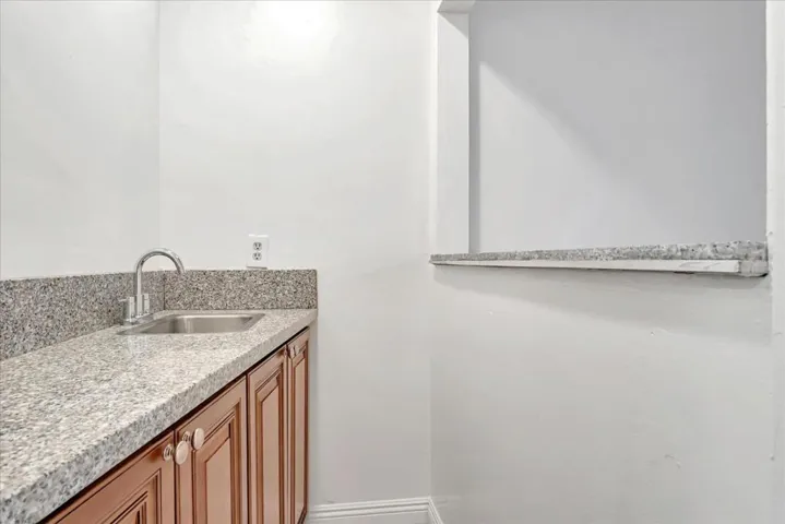 9520 W Olympic Boulevard 104, Beverly Hills, California 90212