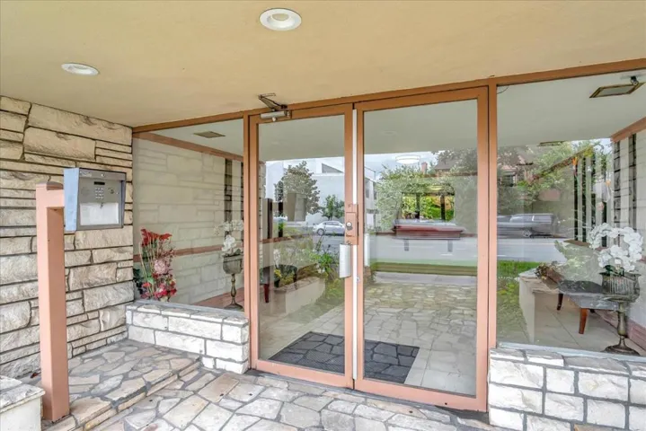 9520 W Olympic Boulevard 104, Beverly Hills, California 90212