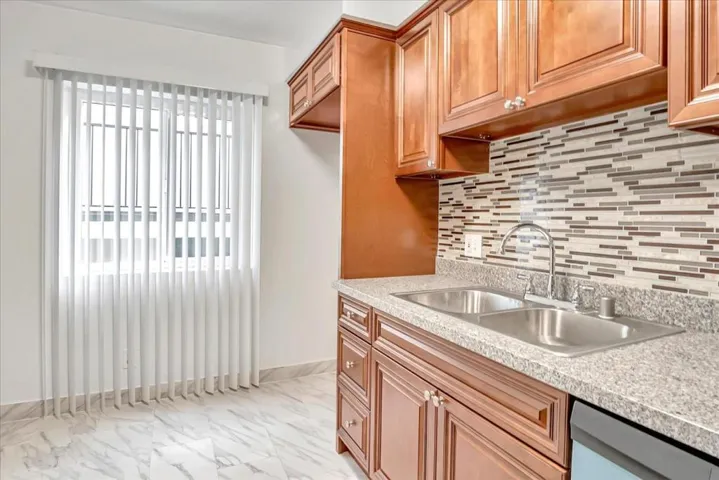 9520 W Olympic Boulevard 104, Beverly Hills, California 90212