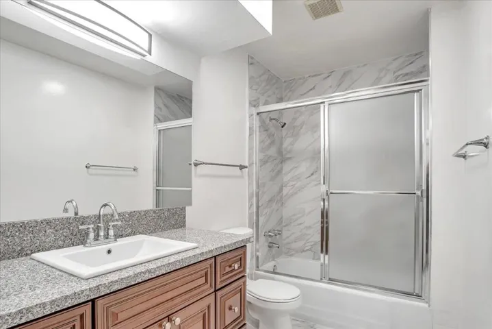 9520 W Olympic Boulevard 104, Beverly Hills, California 90212
