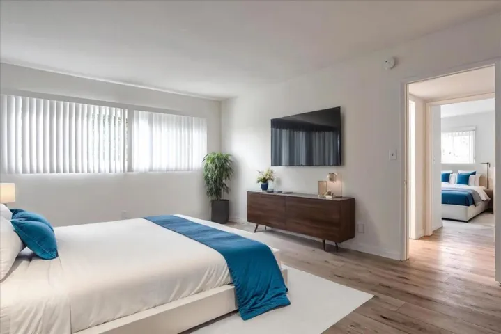 9520 W Olympic Boulevard 302, Beverly Hills, California 90212