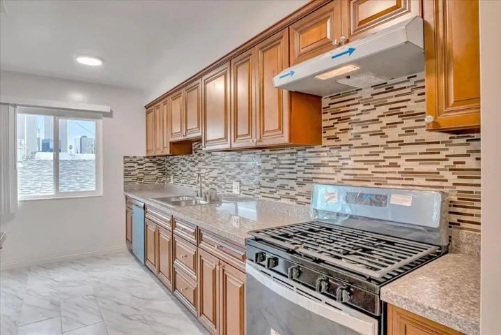 9520 W Olympic Boulevard 302, Beverly Hills, California 90212