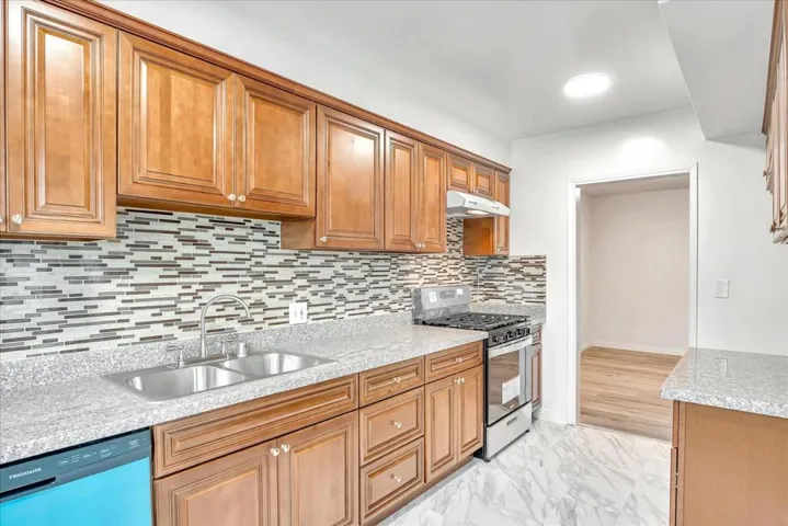 9520 W Olympic Boulevard 302, Beverly Hills, California 90212