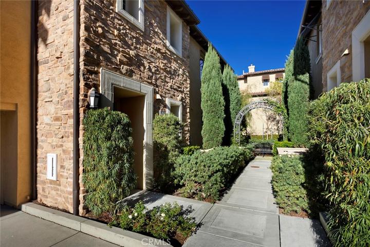 128 Roadrunner, Irvine, California 92603