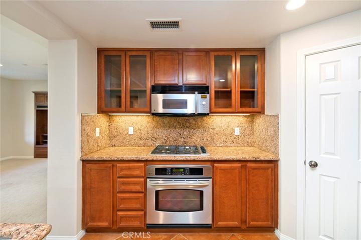 128 Roadrunner, Irvine, California 92603