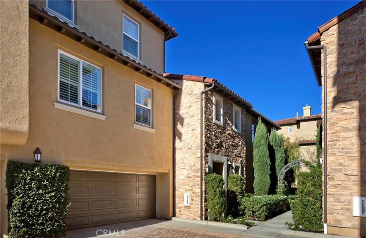 128 Roadrunner, Irvine, California 92603