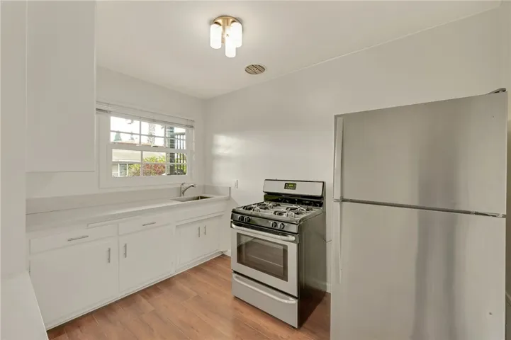 13771 Kitchen with quartz countertops
