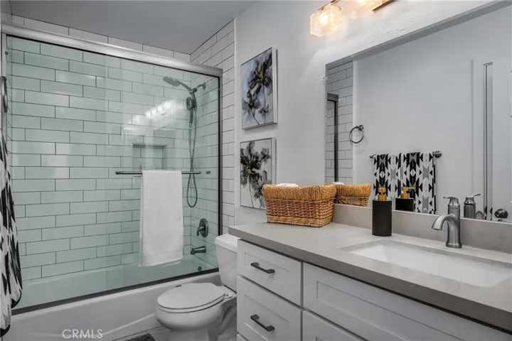 Upper level bathroom.