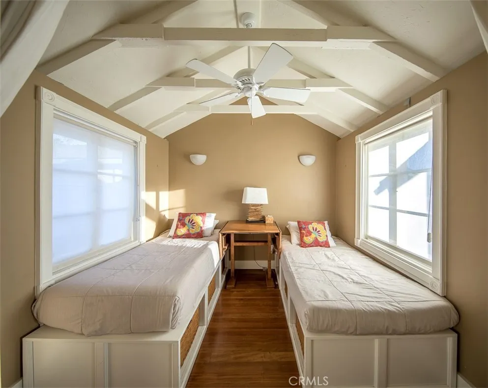 Bedroom 2 - 2 Twin Beds