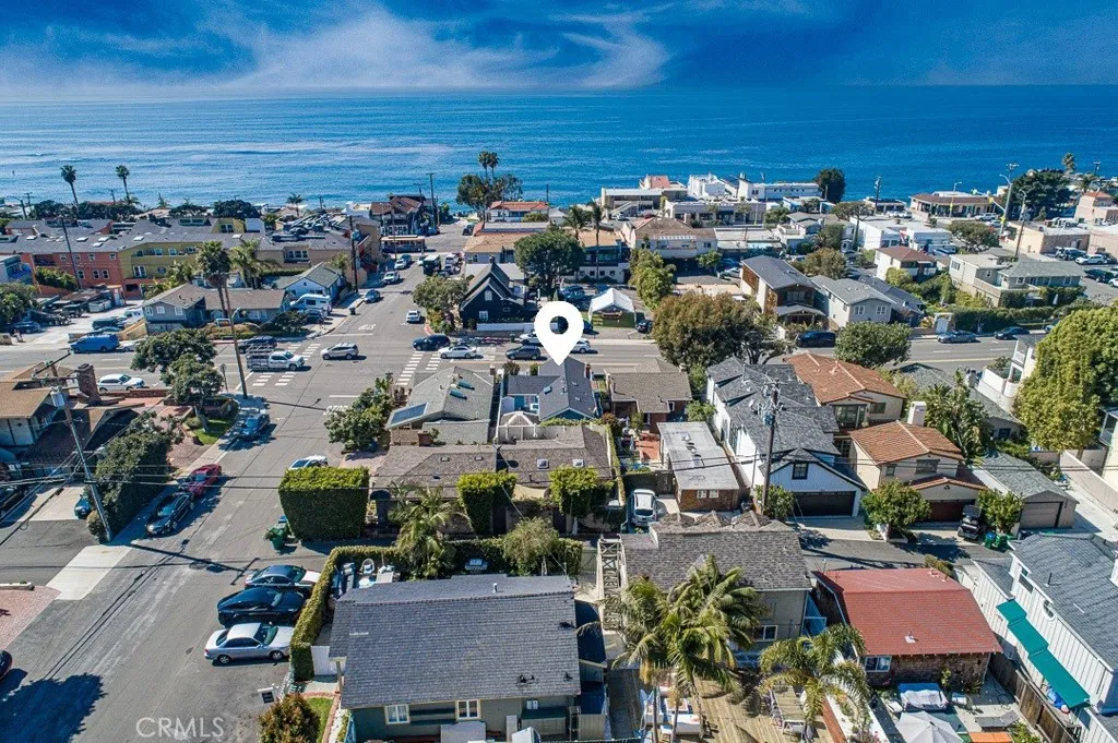 Subject Pinned - 2 Blocks to the Beach!