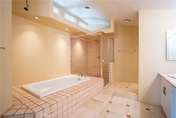 22320 Mission Circle 92, Chatsworth, California 91311