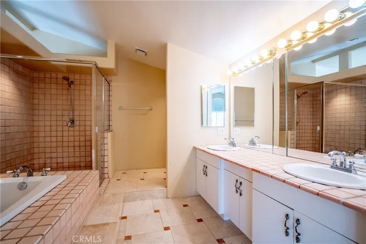 22320 Mission Circle 92, Chatsworth, California 91311