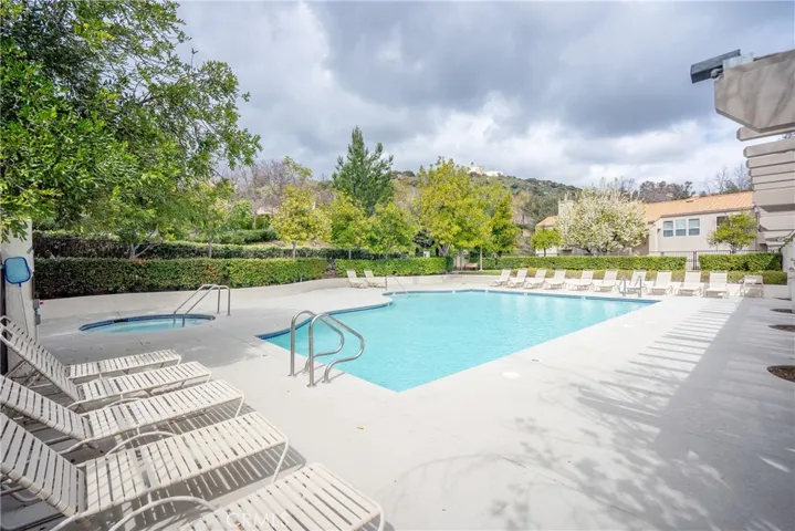 22320 Mission Circle 92, Chatsworth, California 91311