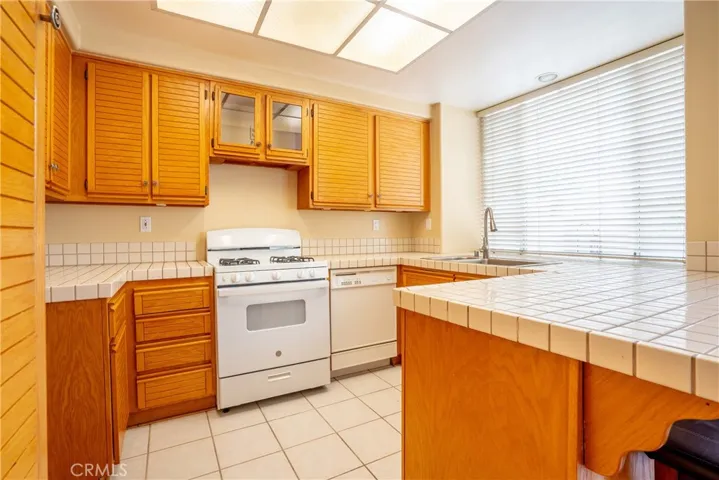 22320 Mission Circle 92, Chatsworth, California 91311