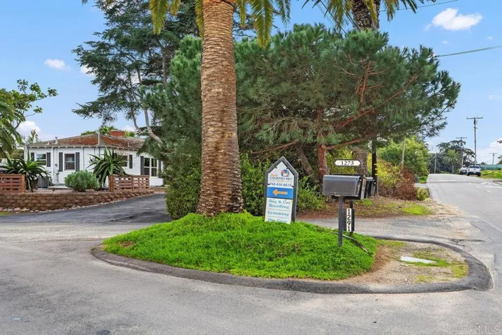 Access Off Crest Dr