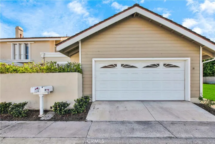 Corner home in Woodbridge Community!