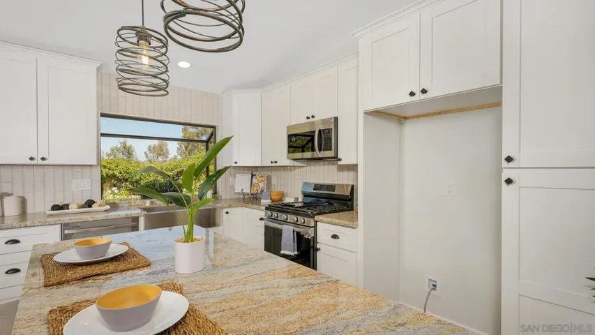 11379 Red Cedar Ln, San Diego, California 92131