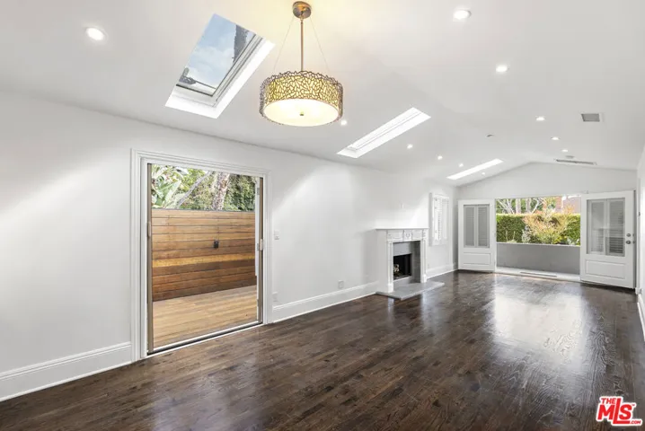 9041 Harland Avenue, West Hollywood, California 90069