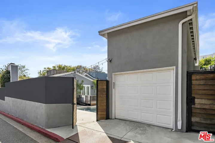 9041 Harland Avenue, West Hollywood, California 90069