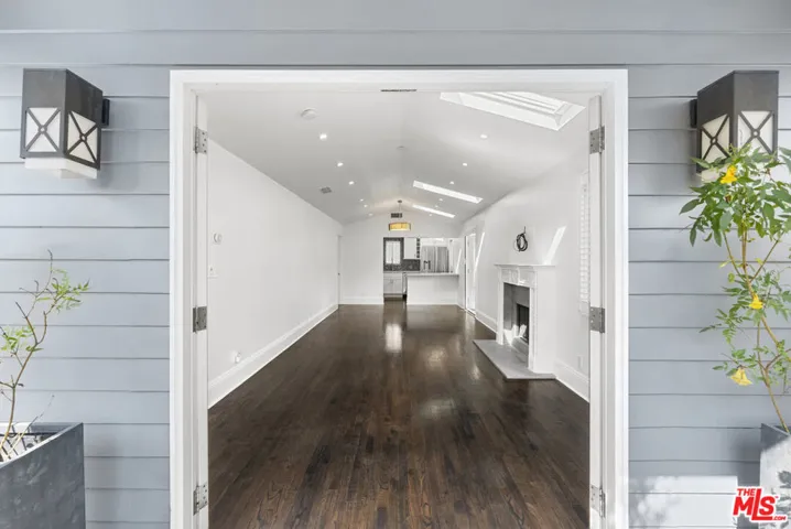 9041 Harland Avenue, West Hollywood, California 90069