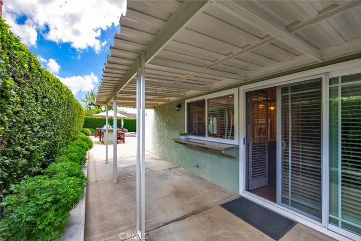Covered Side Patio with Granite Bar