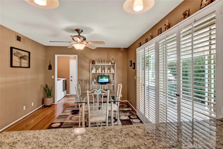 Sunlit Family Room Combination Breakfast Room