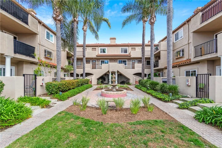 626 Lake Street 39, Huntington Beach, California 92648