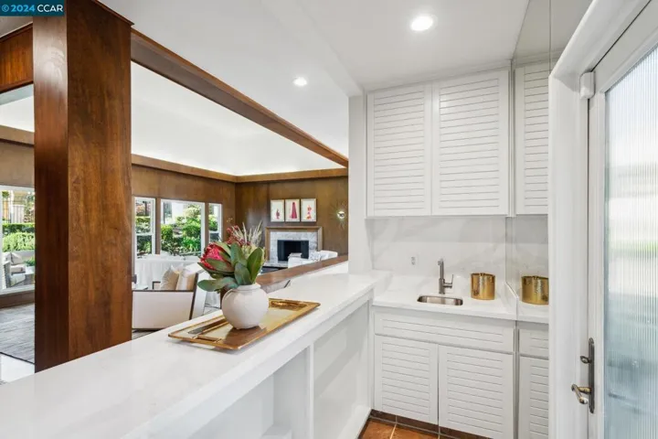 32 Hacienda Circle, Orinda, California 94563