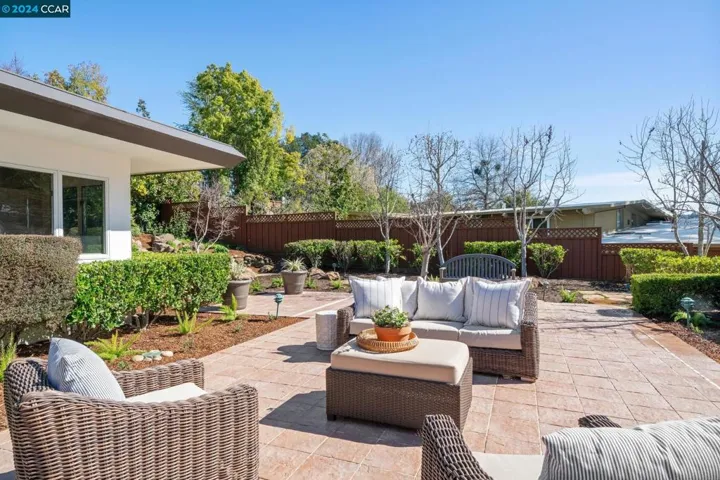 32 Hacienda Circle, Orinda, California 94563