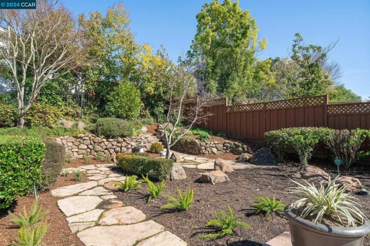 32 Hacienda Circle, Orinda, California 94563