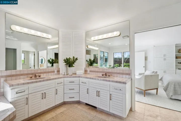 32 Hacienda Circle, Orinda, California 94563