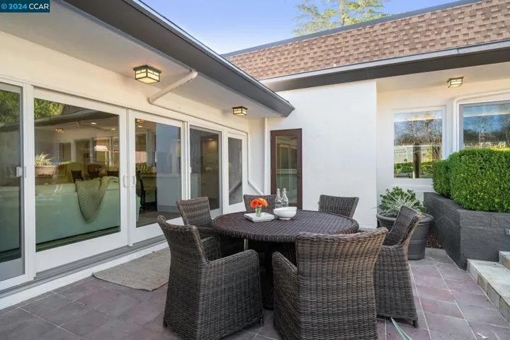 32 Hacienda Circle, Orinda, California 94563