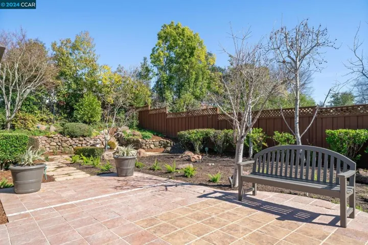 32 Hacienda Circle, Orinda, California 94563
