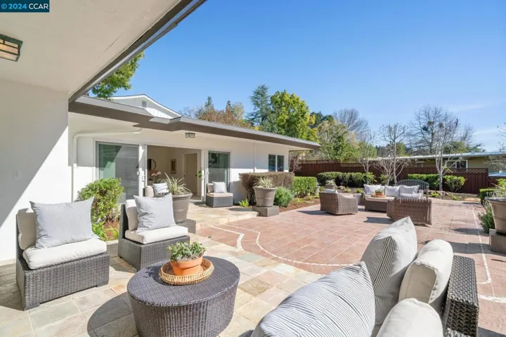 32 Hacienda Circle, Orinda, California 94563