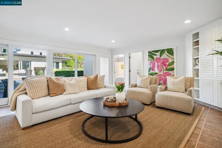 32 Hacienda Circle, Orinda, California 94563