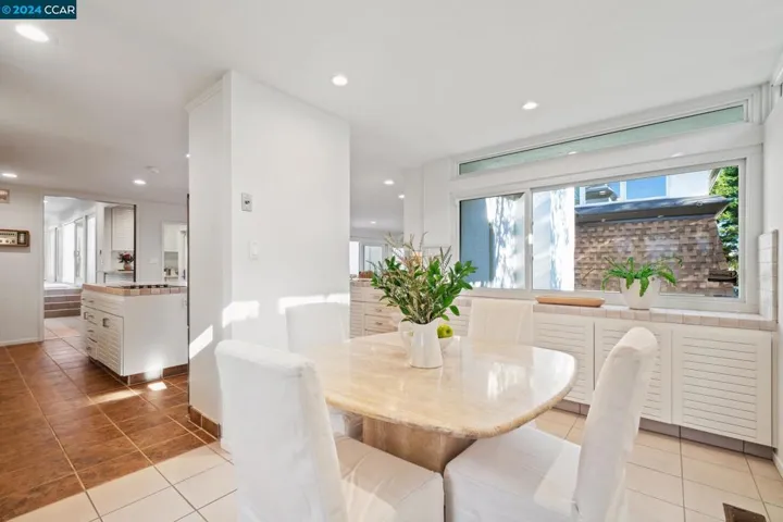32 Hacienda Circle, Orinda, California 94563