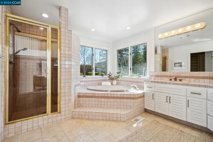 32 Hacienda Circle, Orinda, California 94563