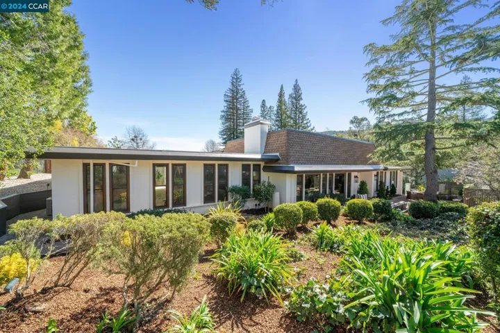 32 Hacienda Circle, Orinda, California 94563