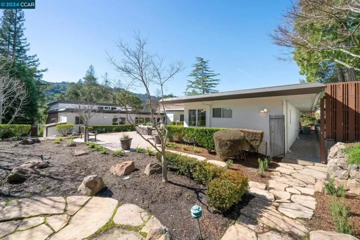 32 Hacienda Circle, Orinda, California 94563