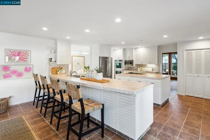 32 Hacienda Circle, Orinda, California 94563