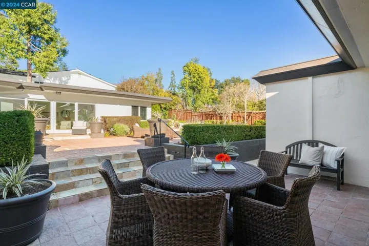 32 Hacienda Circle, Orinda, California 94563