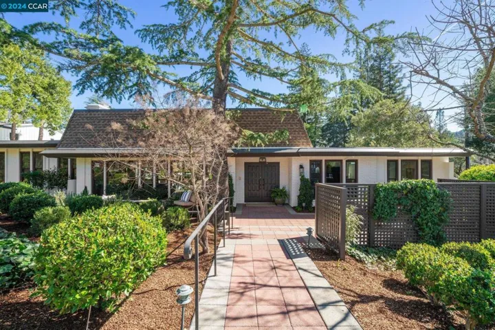 32 Hacienda Circle, Orinda, California 94563