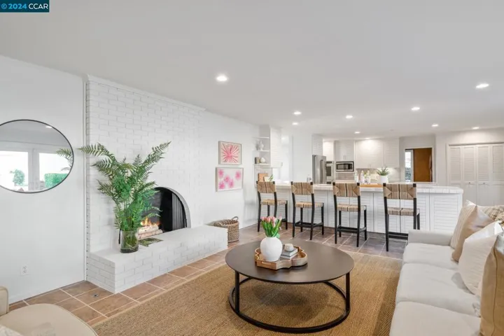 32 Hacienda Circle, Orinda, California 94563