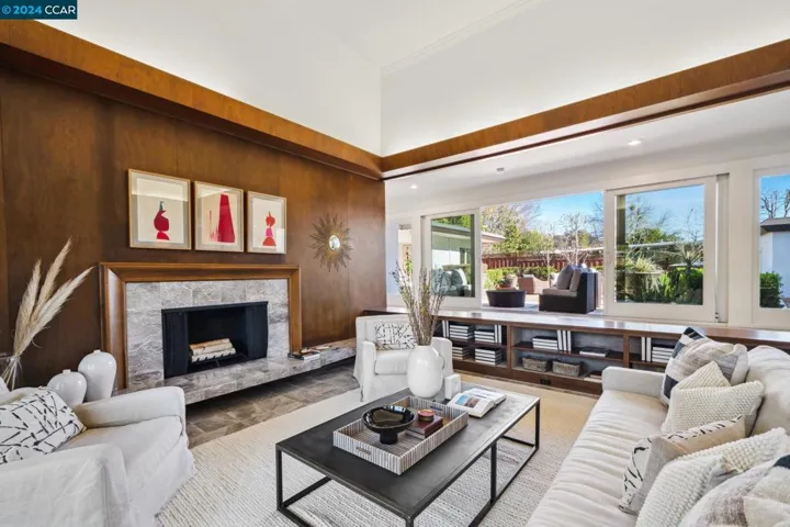 32 Hacienda Circle, Orinda, California 94563